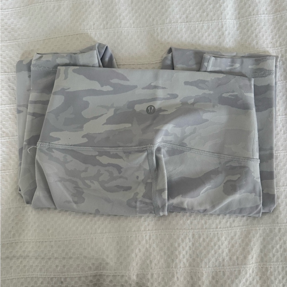 Lululemon || White Caml || Size 4 || Wunder Under High-Rise Tight 25” *Luxtreme